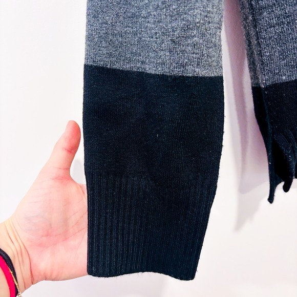 FRENCH CONNECTION White grey beige colorblock knit sweater | Cozy casual | Small - Picture 4 of 10